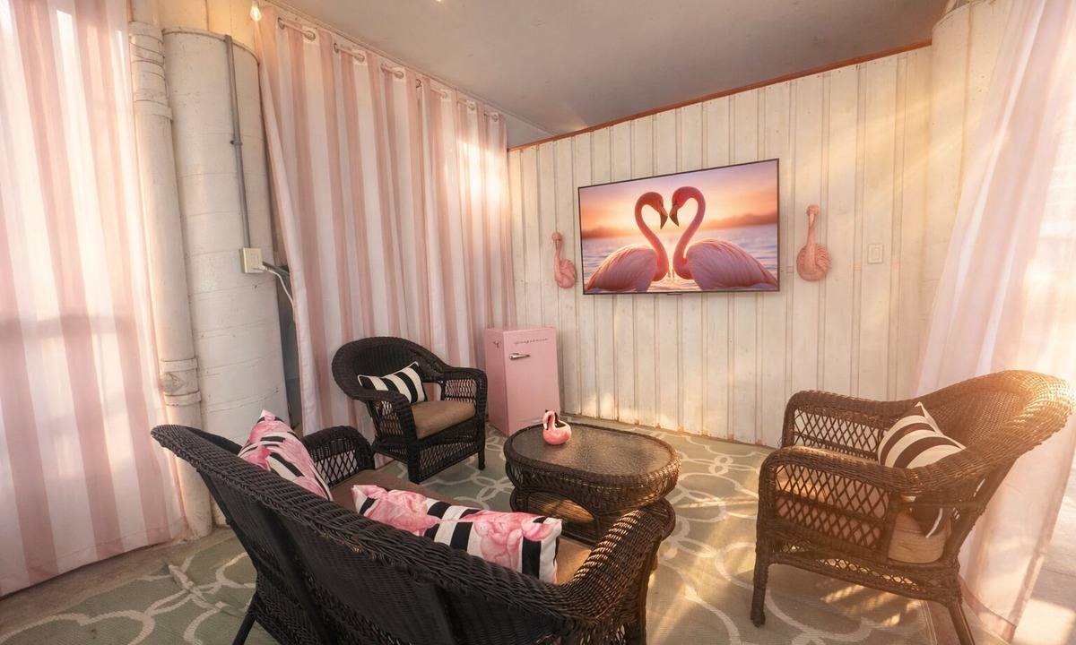 Tybee Island Cottage | Let's FlaminGO Tybee Cottage: FREE Golf Cart, Hot Tub Cabana, 2 Kings, Sleeps 6