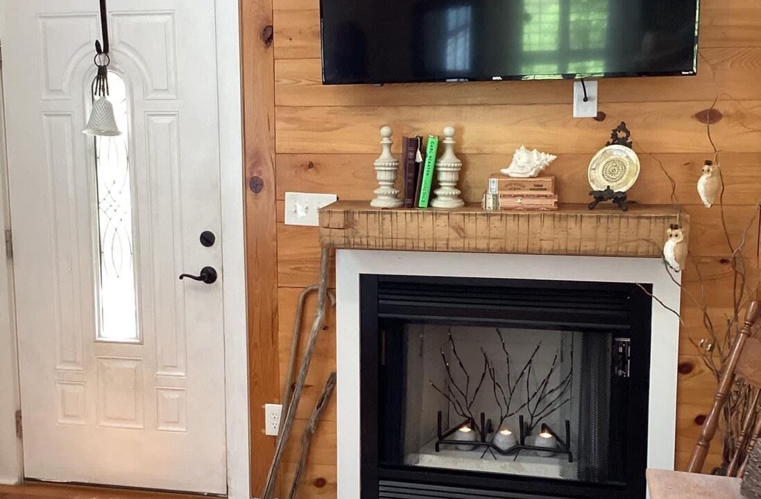 Pawleys Island House | Cute cottage in Pawleys with 2 queen beds and 2 full baths that allow pets!