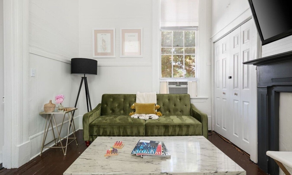 Harleston Village Apartment | Walk Everywhere Downtown - 1bed/1bath Charleston Retreat - Dining & Nightlife