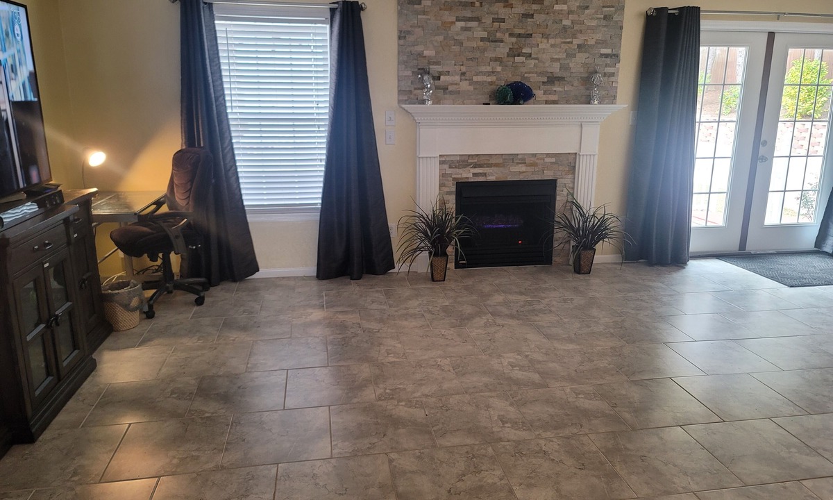 South View House | Upscale, Hot Tub, Gazebo, Basketball, Near Lake, 15 m to airport in Hope Mills