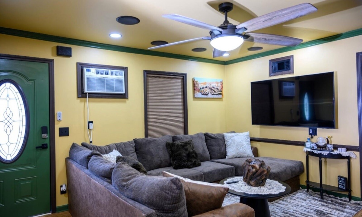 West Columbia Apartment | The Emerald Den Oasis 2BR near Ft Jackson & USC Pet Friendly Hidden Gem