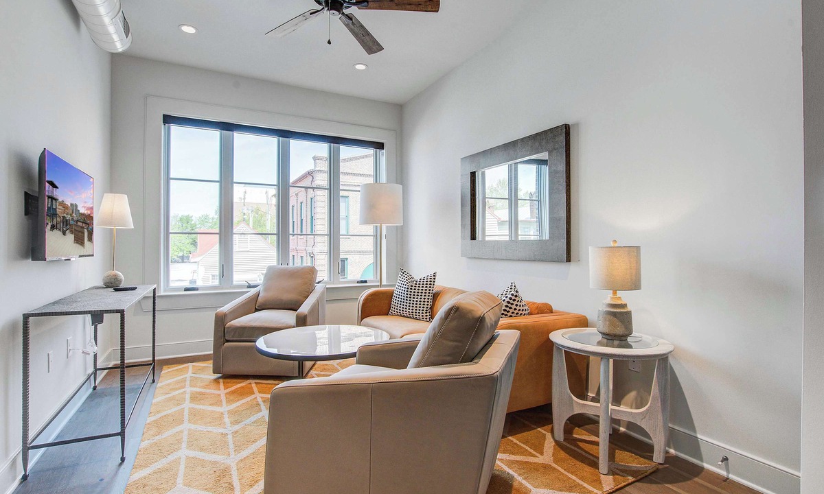 Cannonborough Elliotborough Condo | Fire Tower | 1BR Hideaway in Downtown CHS with TV!
