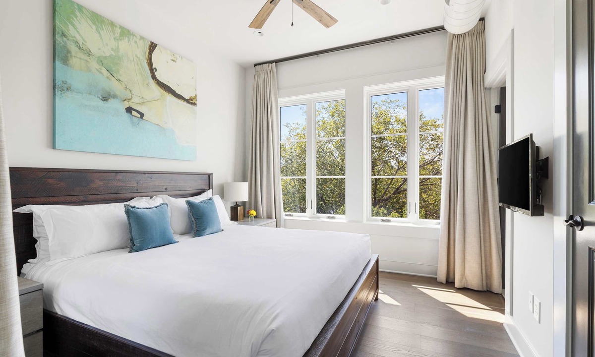 Cannonborough Elliotborough Condo | Fire Tower | Elegant 2BR in Downtown Charleston!