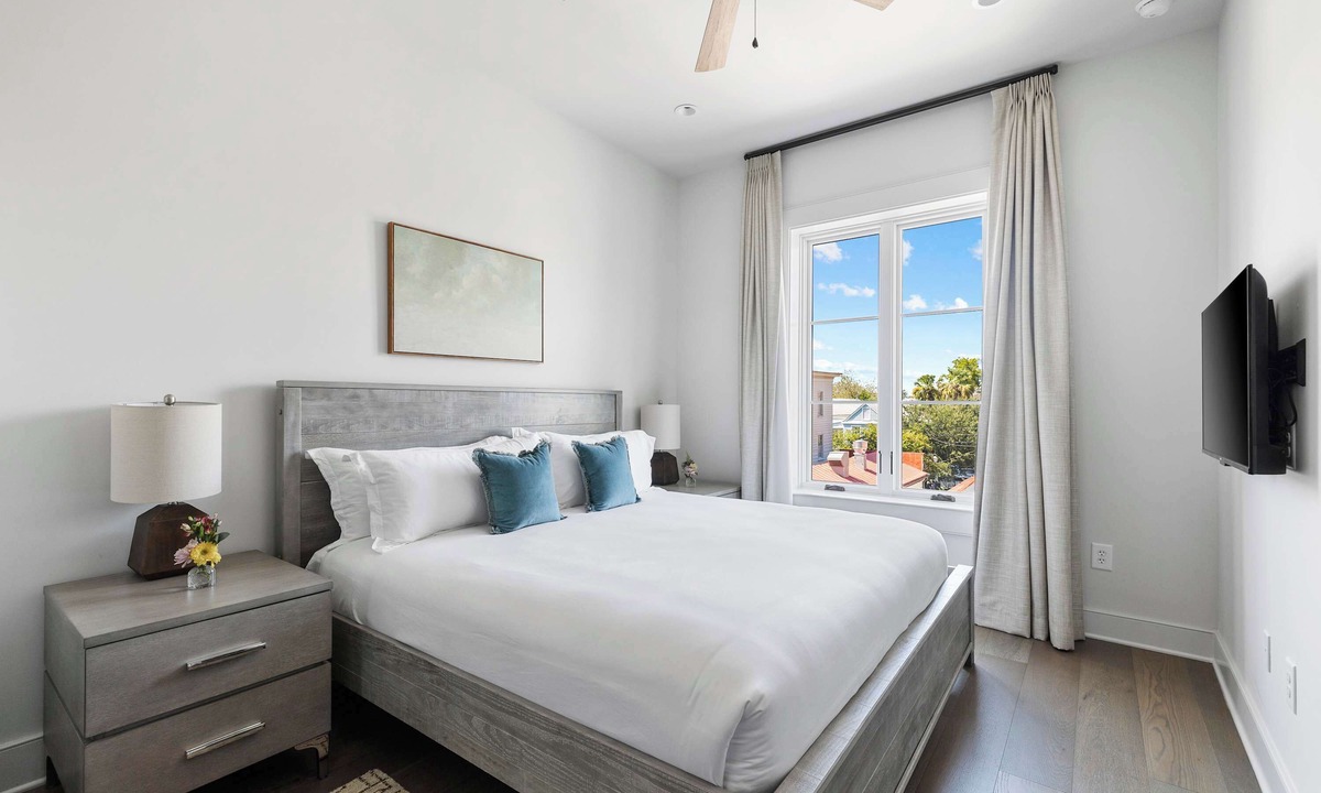 Cannonborough Elliotborough Condo | Fire Tower | Fresh 1BR Suite + Courtyard + Rooftop