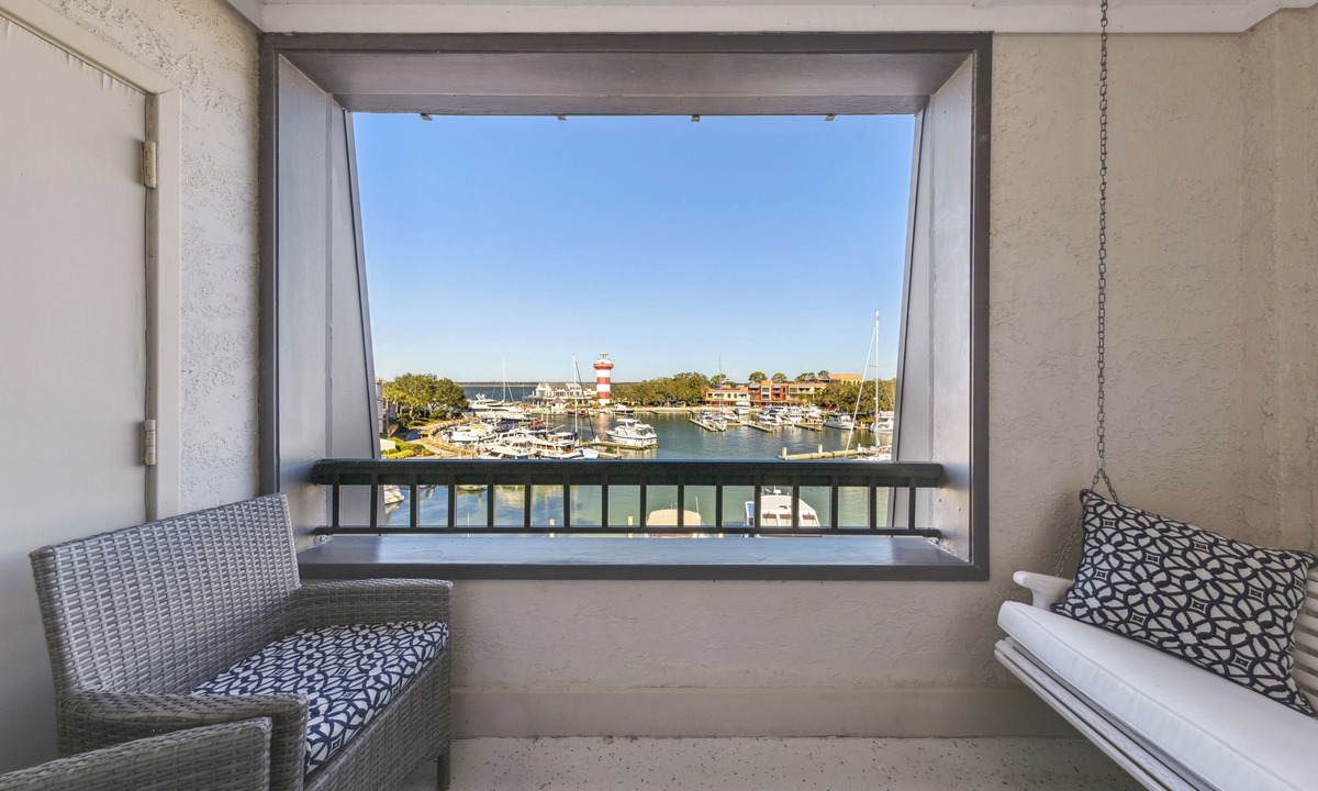 Harbour Town Condo | Penthouse condo overlooking Harbour Town Yacht Club