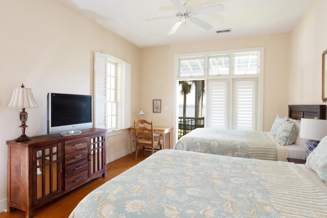 Charleston House | The Cottages on Charleston Harbor