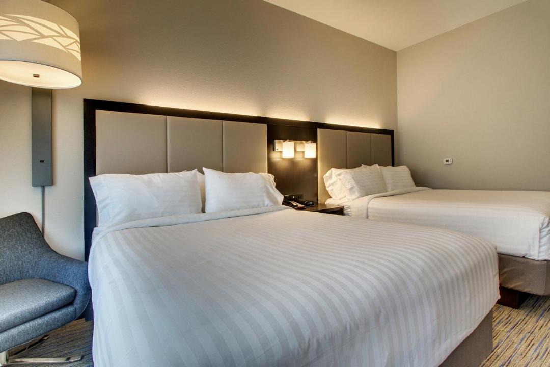 Mount Pleasant Hotel | Holiday Inn Express & Suites Charleston NE Mt Pleasant US17 by IHG