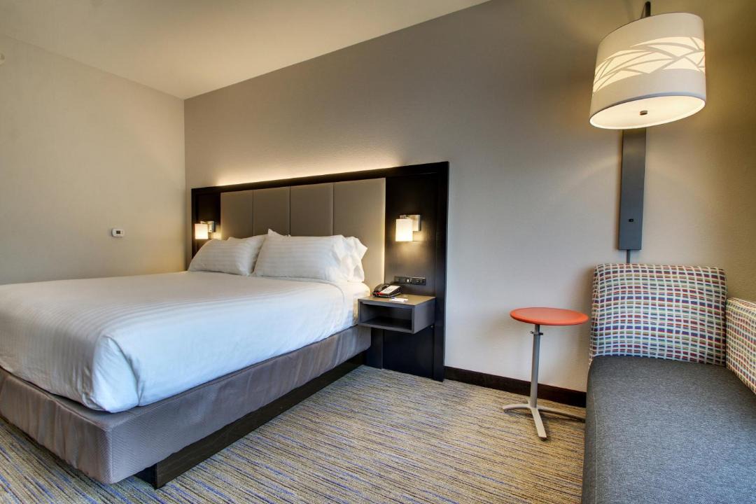 Summerville Hotel | Holiday Inn Express & Suites - Summerville by IHG