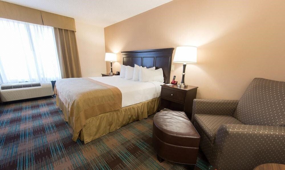 Photo of Bedroom in Executive Park