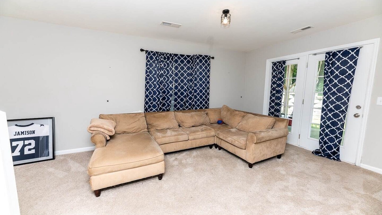 Photo of Livingroom in Goose Creek