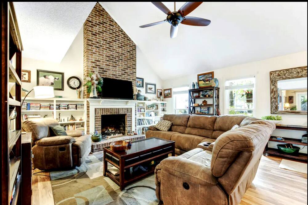 Photo of Livingroom in Lincolnville