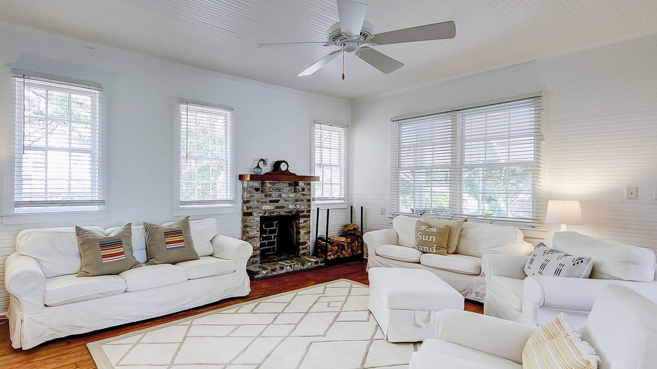 Photo of Livingroom in Sullivan's Island