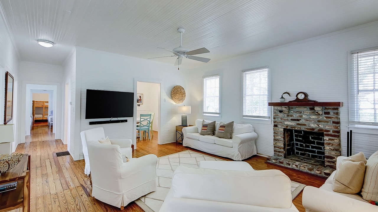 Photo of Livingroom in Sullivan's Island