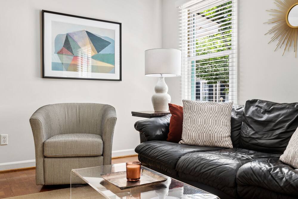 Photo of Livingroom in South of Broad