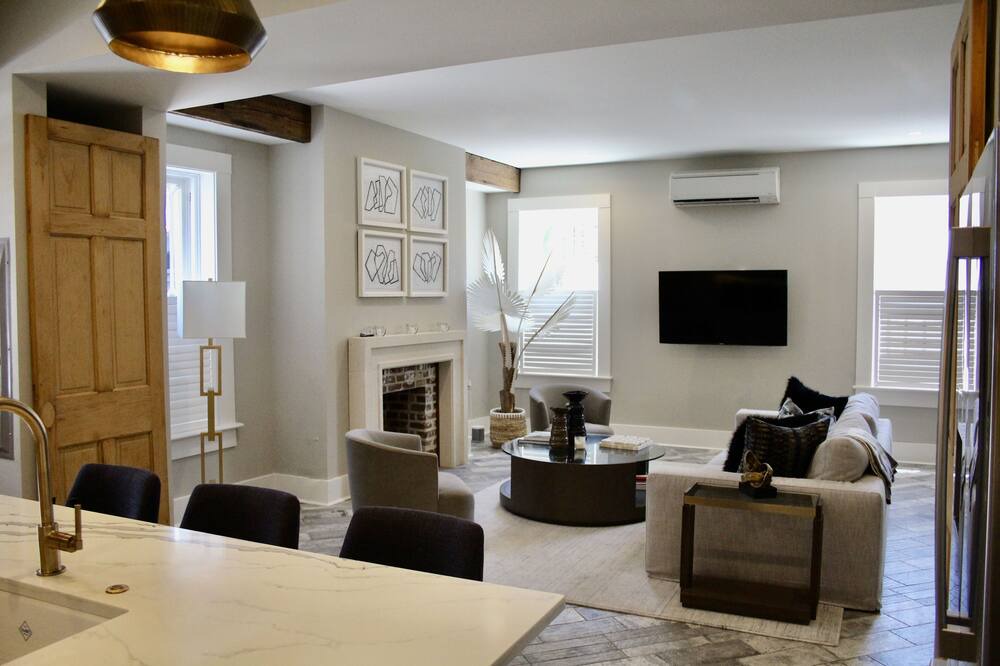 Photo of Livingroom in South of Broad