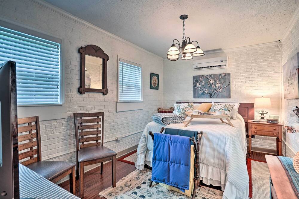 Photo of Bedroom in Summerville Historic District