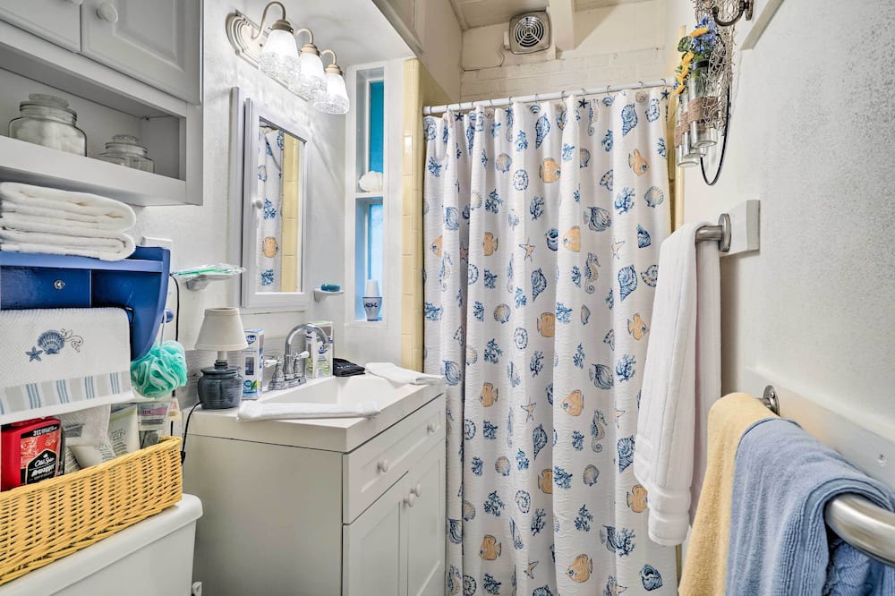 Photo of Bathroom in Summerville Historic District