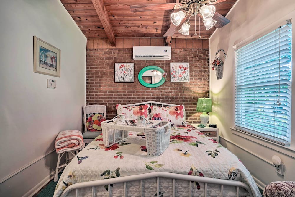 Photo of Bedroom in Summerville Historic District