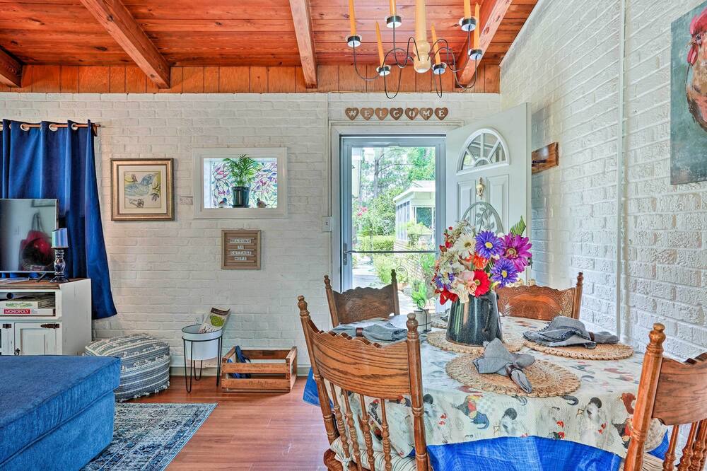 Photo of Livingroom in Summerville Historic District