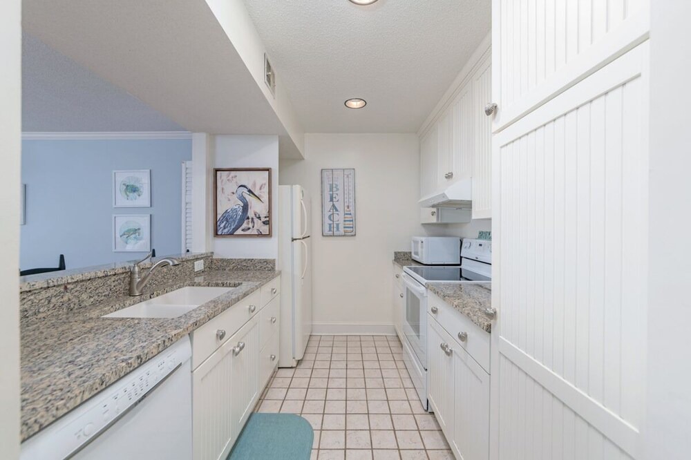 Photo of Kitchen in Oceanmarsh Subdivision