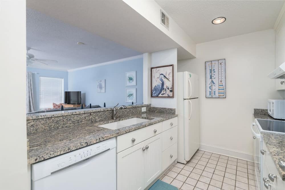 Photo of Kitchen in Oceanmarsh Subdivision