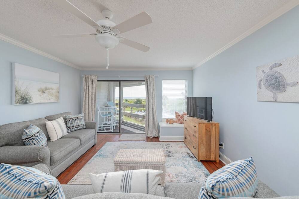 Photo of Livingroom in Oceanmarsh Subdivision