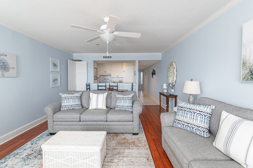 Photo of Livingroom in Oceanmarsh Subdivision