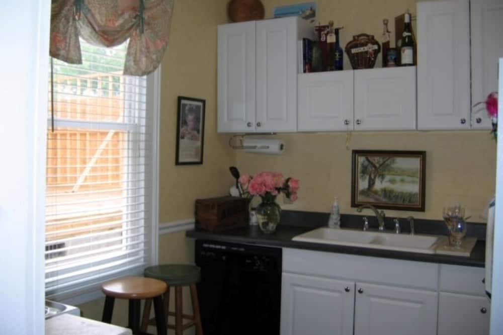 Photo of Kitchen in Arsenal Hill