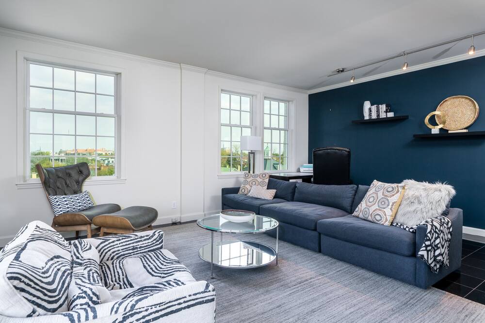 Photo of Livingroom in South of Broad