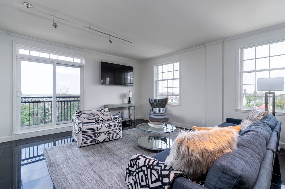 Photo of Livingroom in South of Broad