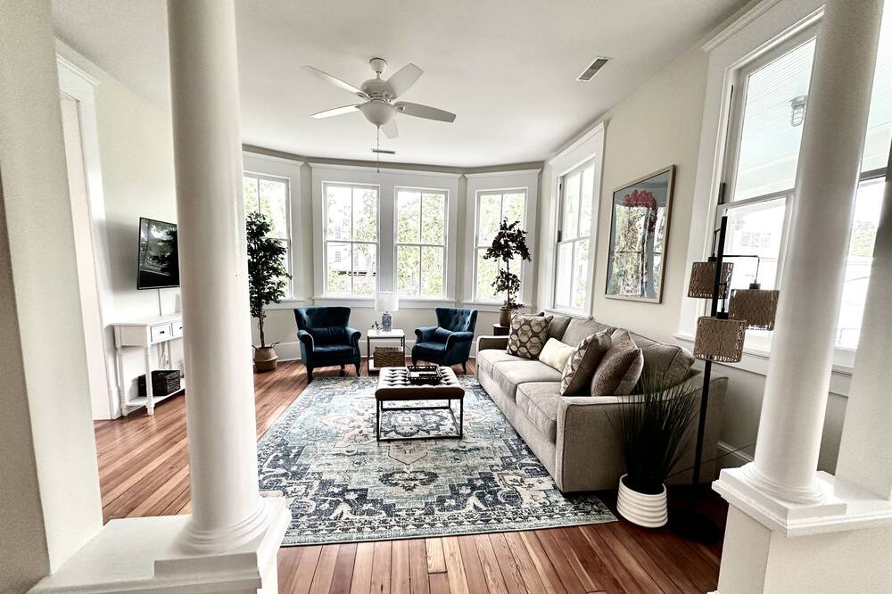 Photo of Livingroom in Westside