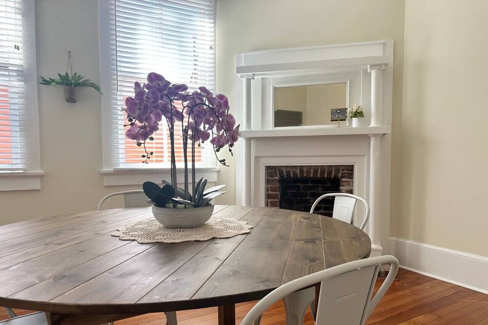 Photo of Livingroom in Westside