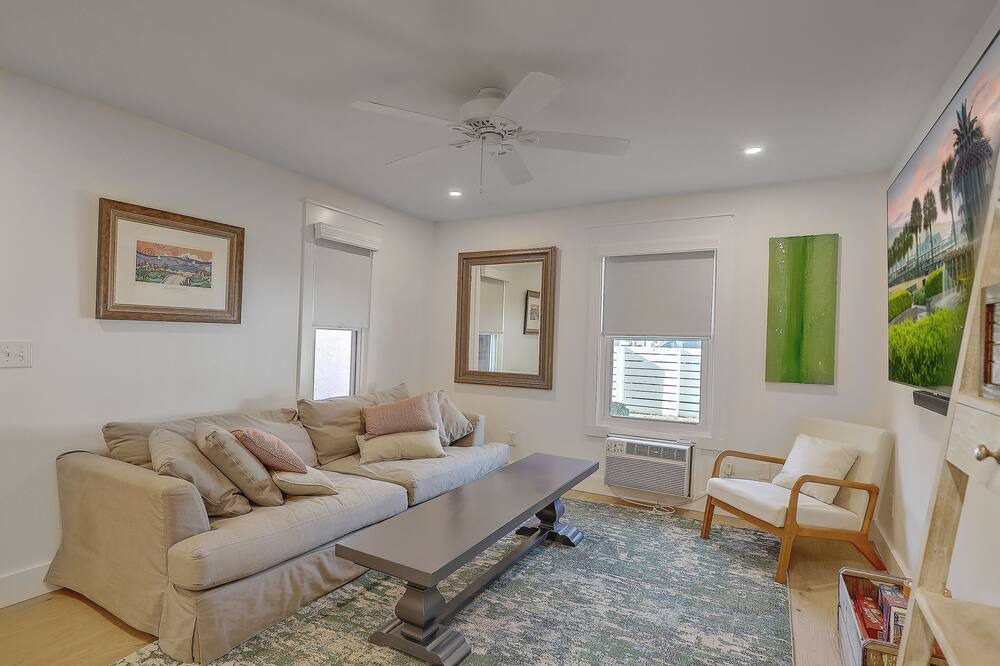 Photo of Livingroom in Sullivan's Island