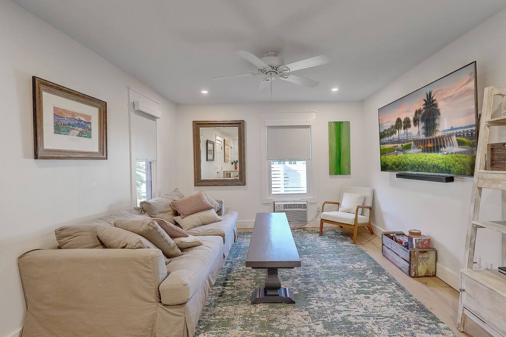 Photo of Livingroom in Sullivan's Island