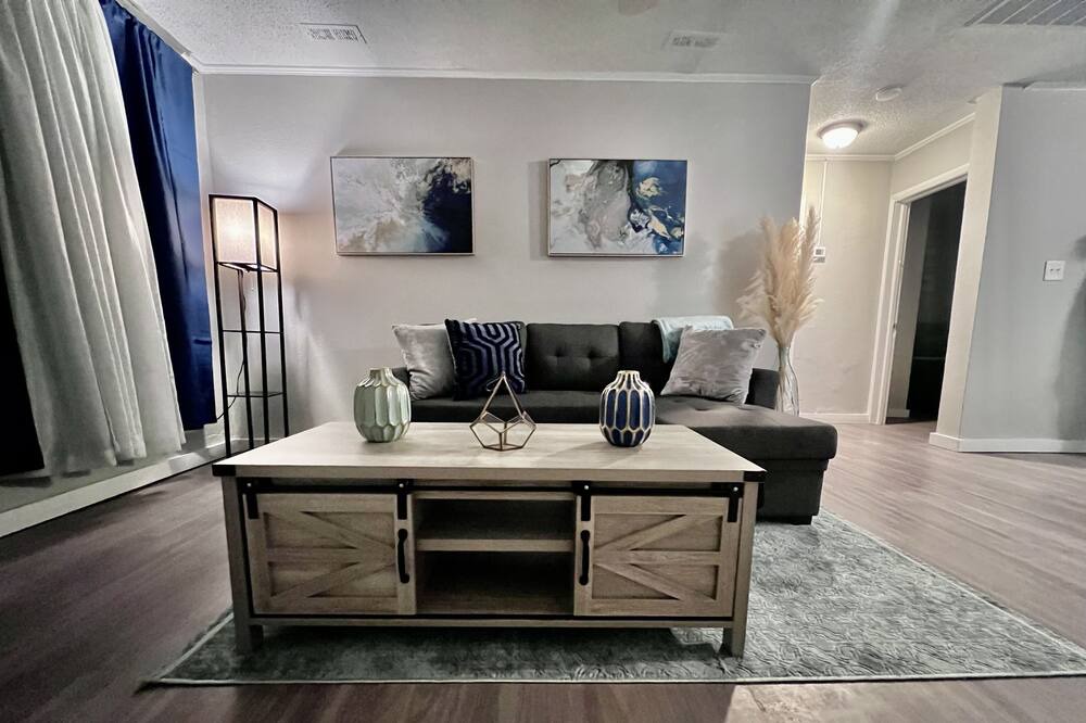 Photo of Livingroom in Atlantic Beach