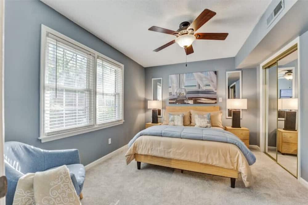 Photo of Bedroom in Summerville