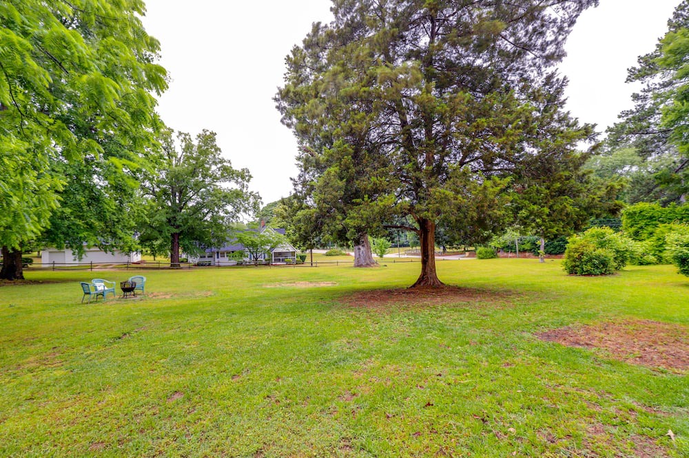 Photo of Others in Society Hill