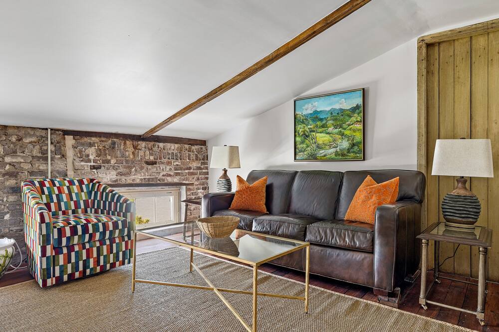 Photo of Livingroom in South of Broad