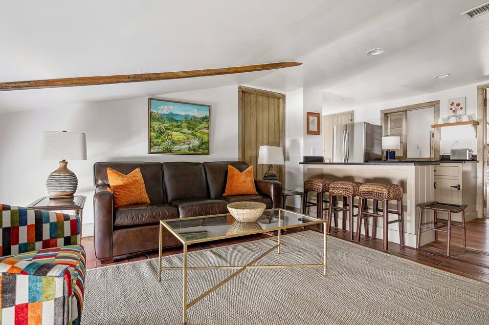 Photo of Livingroom in South of Broad