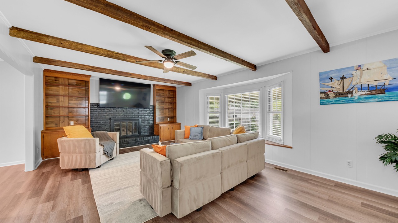 Photo of Livingroom in Hanahan
