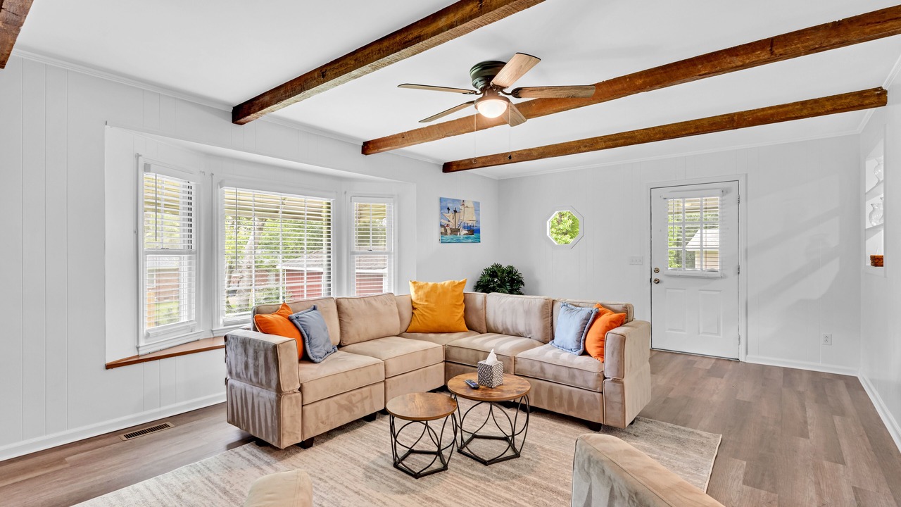 Photo of Livingroom in Hanahan