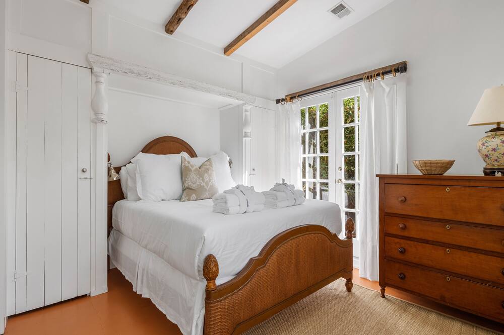 Photo of Bedroom in South of Broad