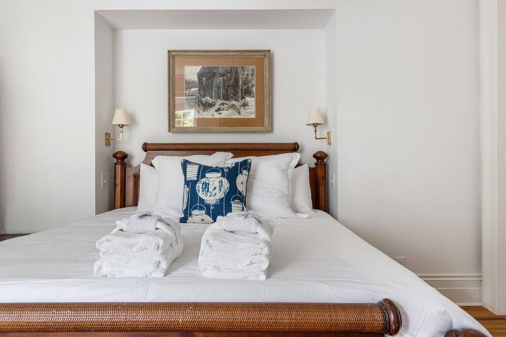 Photo of Bedroom in South of Broad