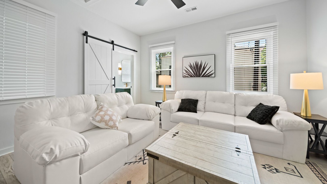 Photo of Livingroom in North-Central