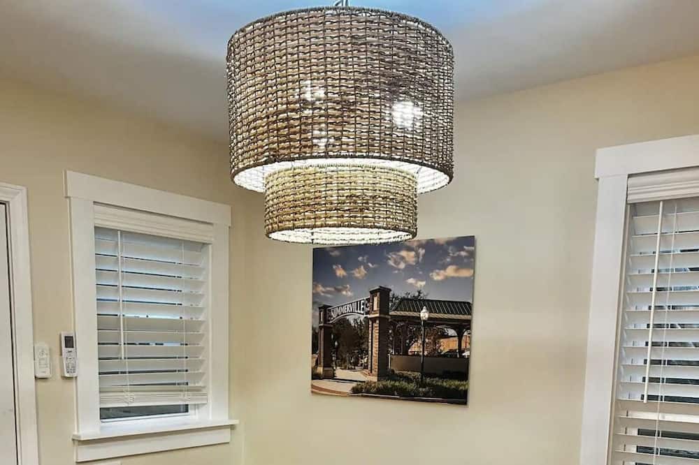 Photo of Livingroom in Summerville Historic District