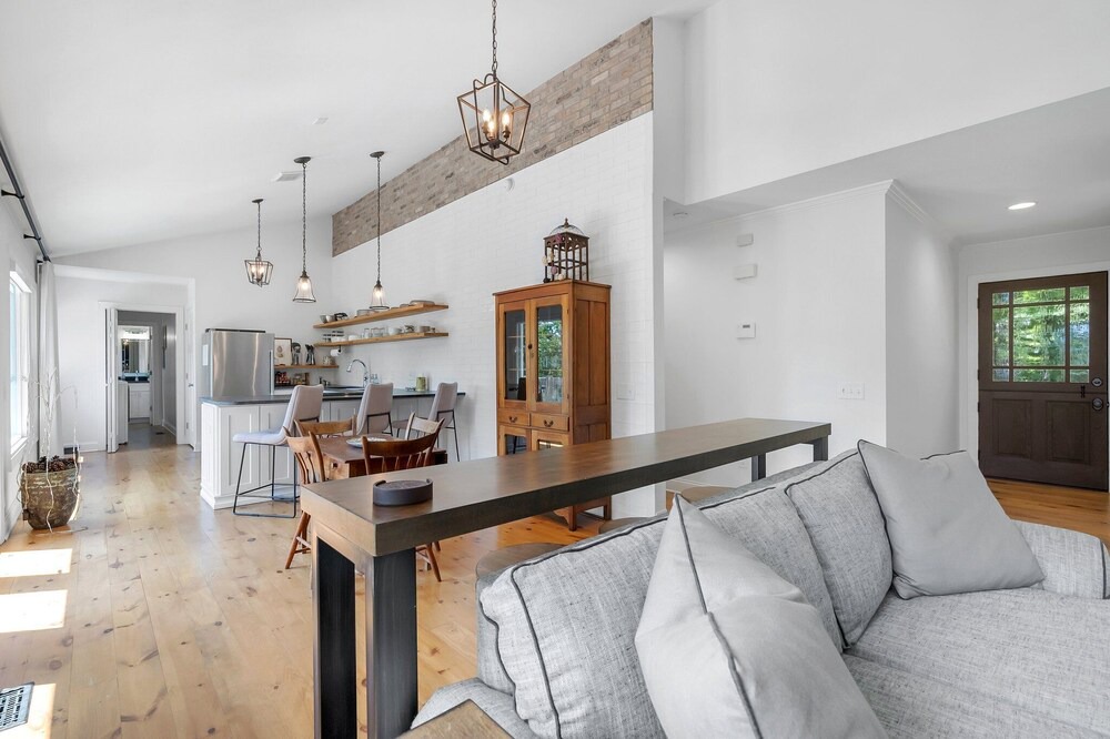 Photo of Livingroom in Cleveland
