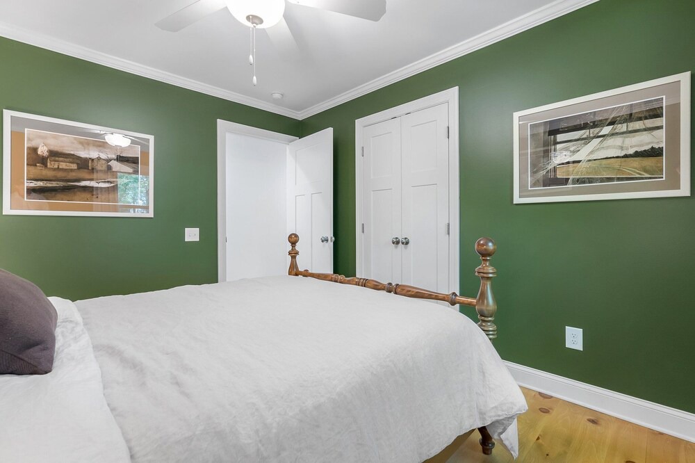 Photo of Bedroom in Cleveland