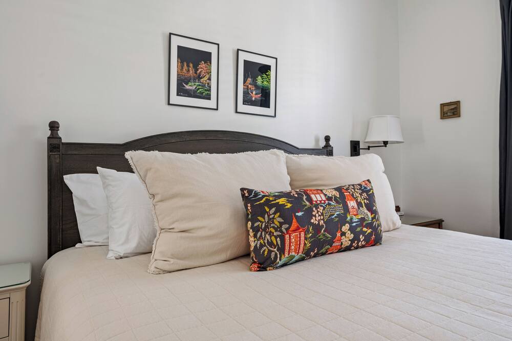 Photo of Bedroom in South of Broad