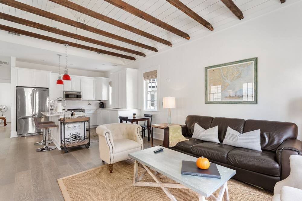 Photo of Livingroom in Westside