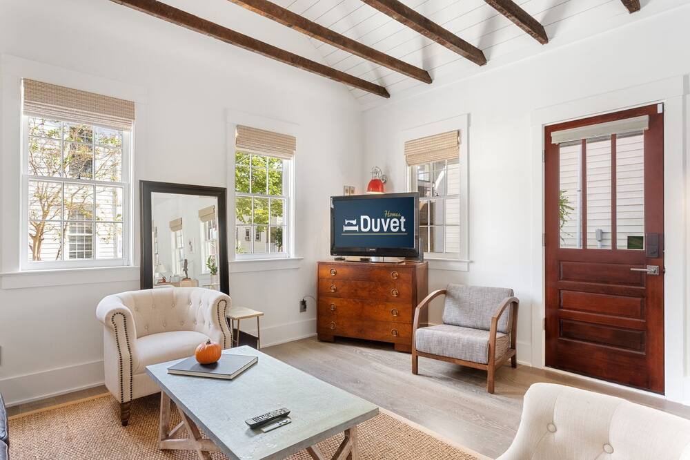 Photo of Livingroom in Westside